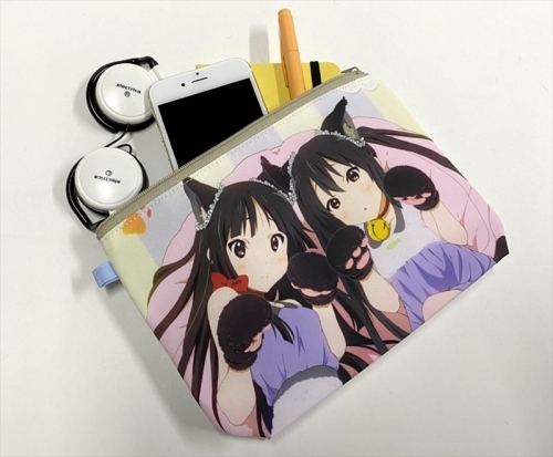グッズ ポーチ けいおん 撥水ポーチ 第三弾 秋山澪 中野梓 ゲーマーズ キャラクターグッズ商品の総合通販